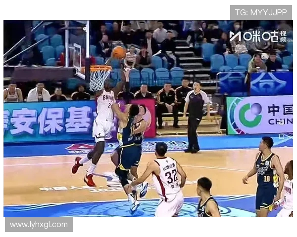 奎因底角接徐杰妙传干拔三分完成3加1点燃全场比赛激情时刻瞬间