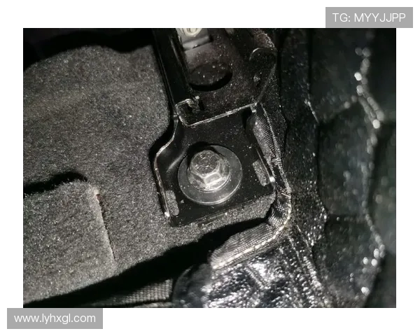 飞机客舱座椅的安全带强度测试